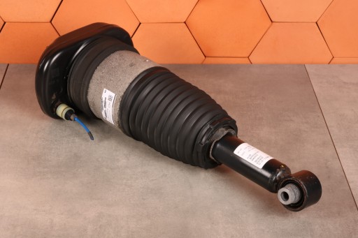 BMW 5' G31 shock absorber PNEUMATYCZNY right rear rear part 6882826
