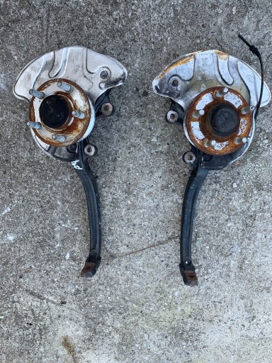 Chrysler 300c поворотний кулак передній лівий