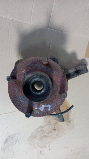 Лівий передній поворотний кулак nissan almera 03r n16