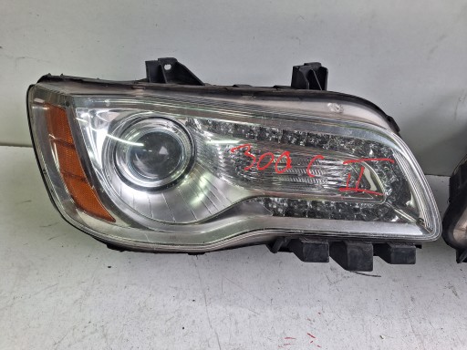 CHRYSLER 300C 11-15 light right XENON UK