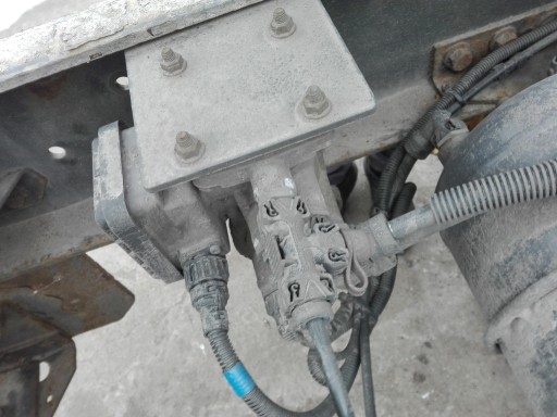 11 - Клапан причепа renault midlum dxi 220