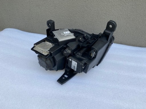 light right Jeep Cherokee WK2 Bi Xenon SRT black