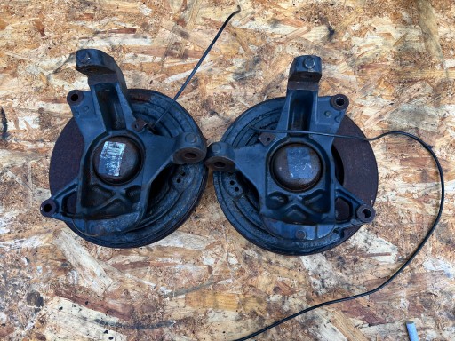 Moyeu support broche Gauche Avant IVECO DAILY IV