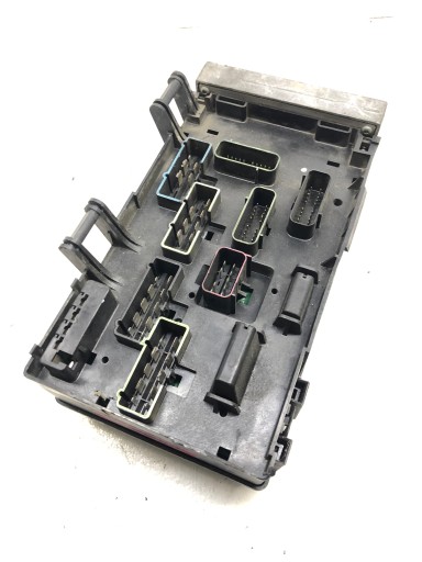 МОДУЛЬ КОРОБКИ ЗАПОБІЖНИКІВ CHRYSLER 04727480AC