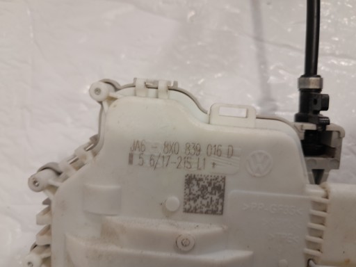 AUDI Q5 II 80A lock door 8X0839016D