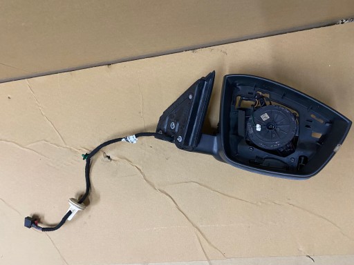 Дзеркало праве Skoda Karoq 57B857934