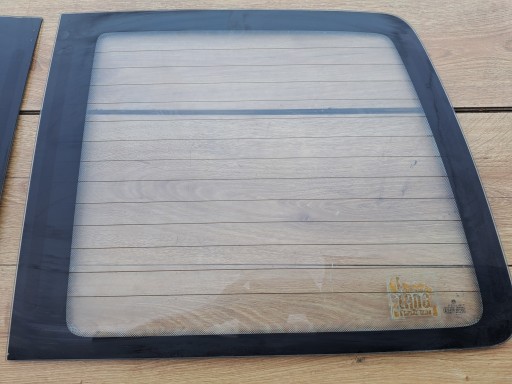 СКЛО ЗАДНІХ ДВЕРЕЙ VW T4, ПРАВА ЗАДНЯ ВІД КРИЛА ДВЕРЕЙ