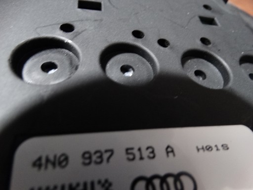 IDEALNY ROZDZIELACZ PRADU TUYAUX AUDI A8 D5 1