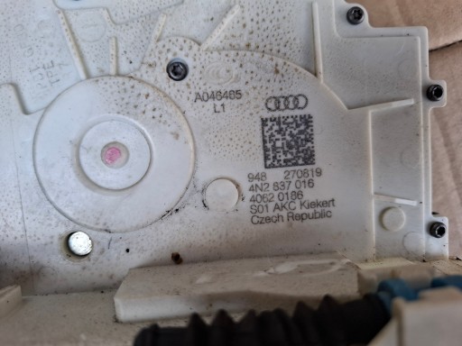 Porsche Taycan 9J1 2022 right side lock door przednich