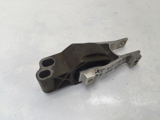 VOLVO XC40 2.0 D4 подушка лапа двигуна 322221c7