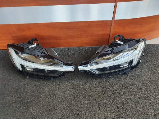 32337374 32337375 - Volvo ПЕРЕДНІ ЛІХТАРІ XC60 II LIFT Mid LED NEW