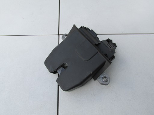 8V41-S442A66-AC - ЗАМОК ЗАКРЫЛКА ЗАДНЯЯ KUGA MK1 2012 ГОД