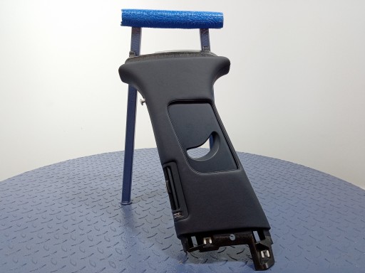 36A867239C - BENTLEY BENTAYGA 36A КРИШКА СТІЙКИ B ВЕРХНЯ ЛІВА