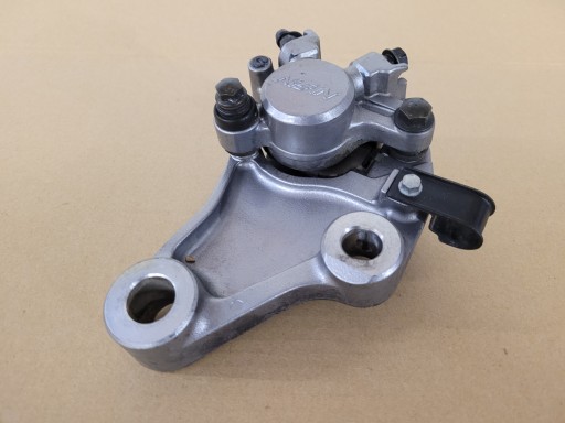 2223333777888899001112112129 - Honda VT 1100 SHADOW C2 задній Затискач