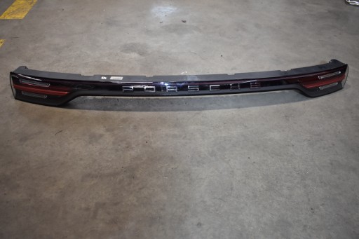 perfect condition light rear part rear central PORSCHE CAYENNE 9Y USA 1