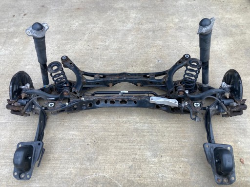 3Q0505447 - Підвіска променя задня vw passat b8