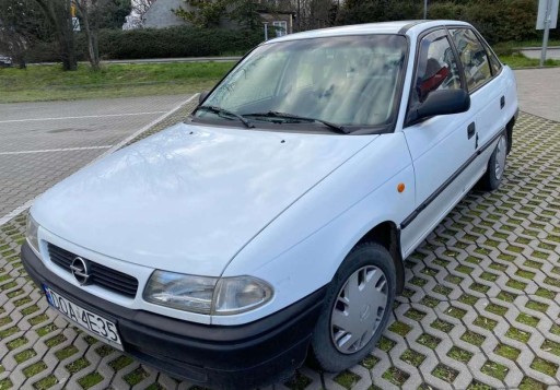 Opel Astra F Sedan 1.4 i 60KM 1998