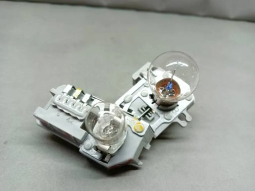 Патрон лампи заслінки правий AUDI A3 8P LIFT 8P4945258C