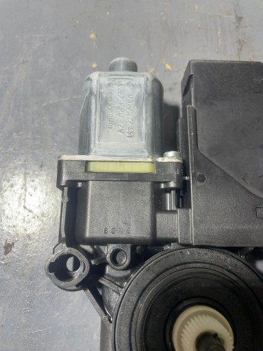 Моторчик вікна 3c095979 vw passat b7 cc