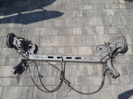 Балка подвески заднего моста suzuki swift mk8 2017----