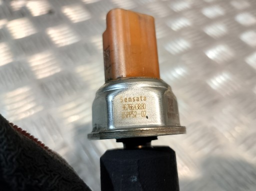 injection ramp 9824940080-00 + sensor 9676643880 PEUGEOT 301 1.6 HDI