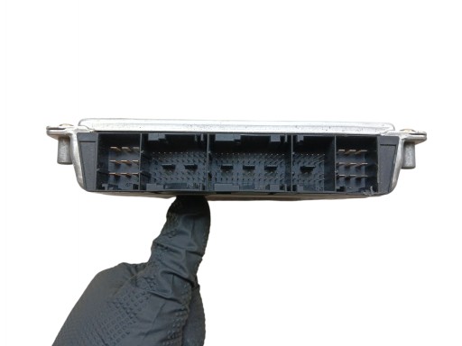 computer control unit of the engine MERCEDES C W203 2.2 CDI A0001536979 0281011005
