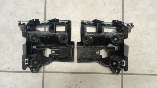 left bumper bracket of the rear SKODA ENYAQ 2021->