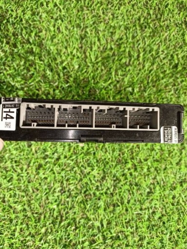 control unit hybrydy Toyota Prius V 2014 89681-47270
