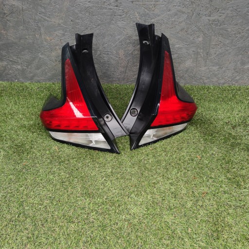 XHY645 - Nissan Leaf 2 лампы заднего слева вправо