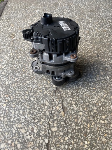 2020r - Генератор audi a4 лифт a5 a6 c8 a7 2.0tdi 20r 210a 04l903018 в сборе