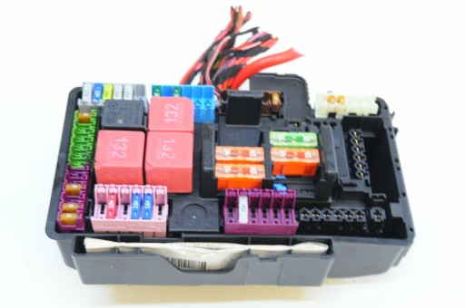 БЛОК ЗАПОБІЖНИКІВ A2055847010 MERCEDES W205