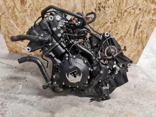TRIUMPH SPEED TRIPLE 1050 S 16 + ДВИГУН