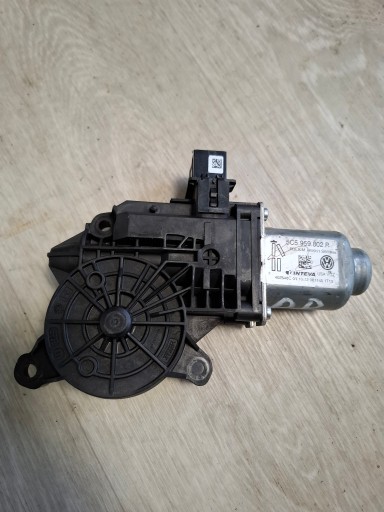 Моторчик правого склопідйомника vw beetle 5c 5c5959802r