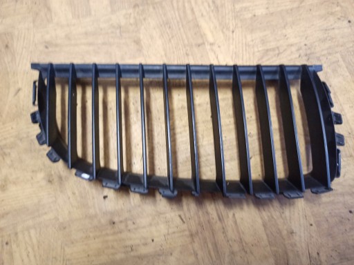 ledvinka maska pravá BMW E90 E91 7120008