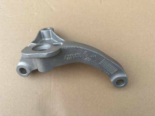 CAPTUR DUSTER ЛАПА КРЕПЛЕНИЕ КОРОБКИ АВТОМАТ 112334171R