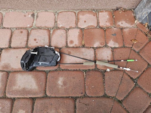 Schloß Tür heck tylnych links Yaris Toyota Aygo X M73-14480