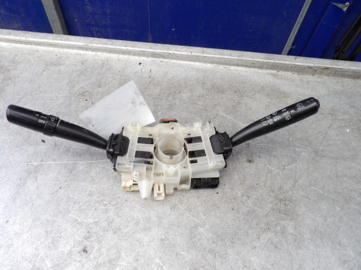 Subaru Forester und Kombischalter 83111FC07 17A688