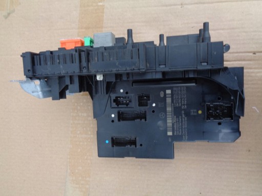 A1909063700 1909063700 - Блок запобіжників mercedes gts amg c190