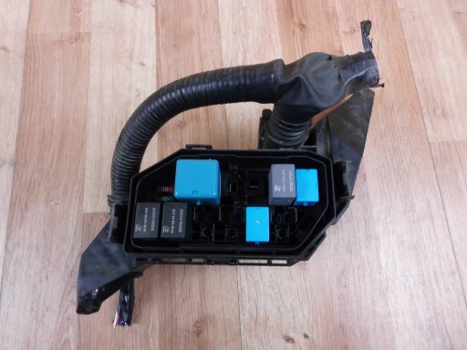 Toyota Corolla E21 cover compartment of fuses przekaznikow 90080-87020