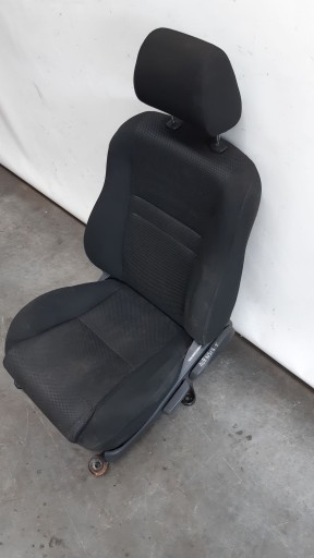seat front left driver´s Toyota Avensis T25 1,8i