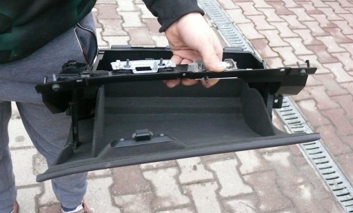 Handschuhfach des Beifahrers schwarzer BMW X3 E83 04-07r. EUROPA