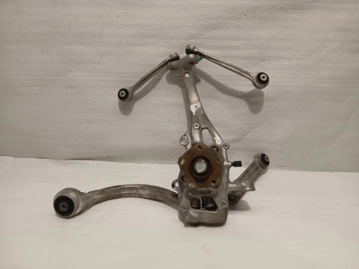 AUDI A4 B9 LIFT otoč čepu ramene pravý předek 8W0407242F 8W0407560