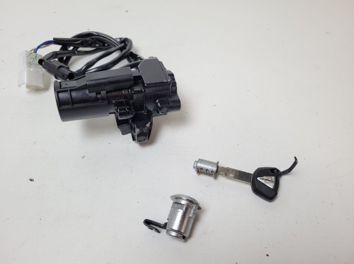 Kawasaki Z900 20 + ключ запалювання замок вставка