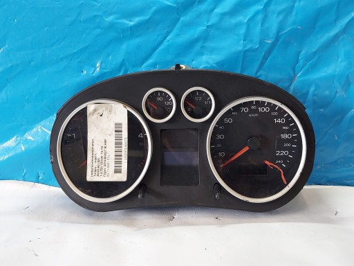 budíky hodiny AUDI A2 8Z 1.4 TDI 8Z0920900M