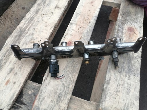 Rampe injection 06F133317L AUDI VW SEAT SKODA