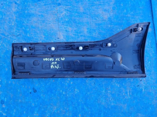 moulding for door right rear. VOLVO XC40 2017R