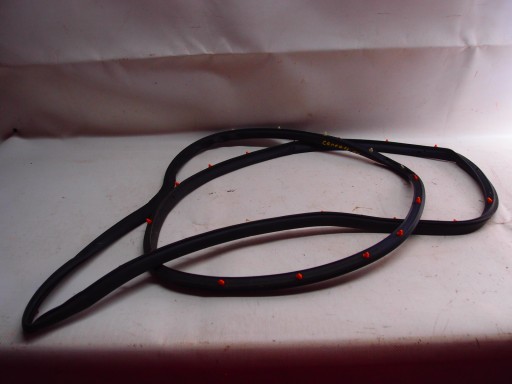 УПЛОТНЕНИЕ ДВЕРИ ЛЕВЫЙ ЗАДНИЙ JEEP COMPASS II