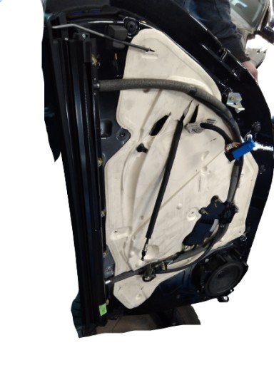 MASERATI QUATTROPORTE VI 13-18R ЗАДНЯЯ ДВЕРЬ ЖАЛЮЗИ