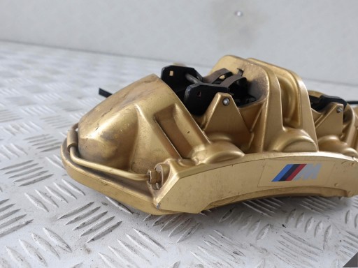 BMW M5 F90 M8 F91 F92 GOLD třmen brzdový + plotýnky předek L nebo P