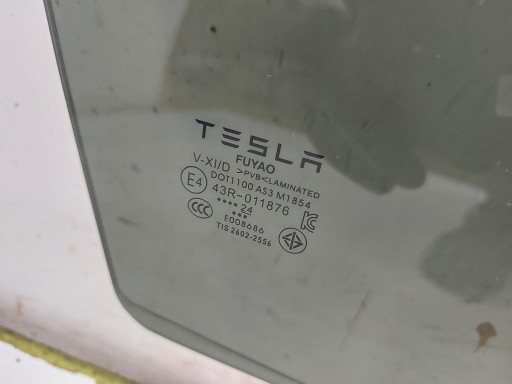 Tesla model Y fenster heck rechts 2024 AS3